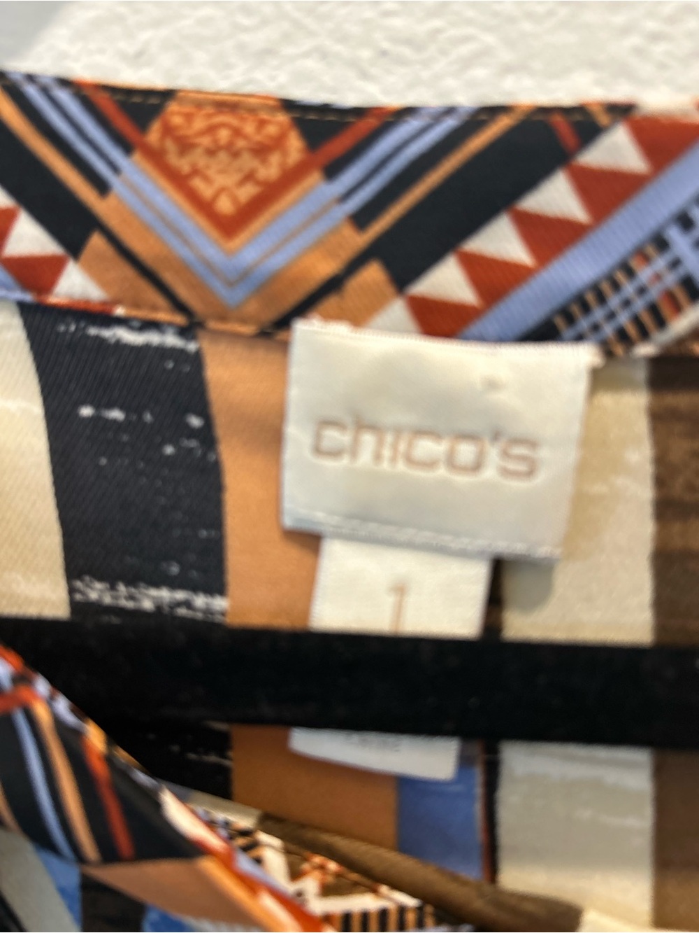 Chico's Geometric Print V-Back Blouse in Orange, Blue and Cream Size 1 - Picture 3 of 10